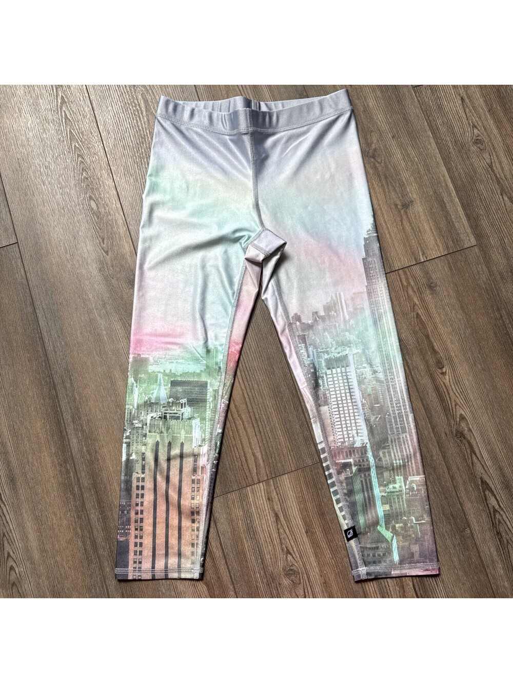 NWT Terez x pastel NYC City Skyline Capri Leggings Chromatic, pastel Medium EUC